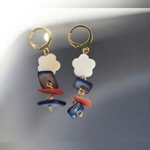 18K Mother Of Pearl Hibiscus Flower Blue Red Square Chip Huggie Hoop Earring